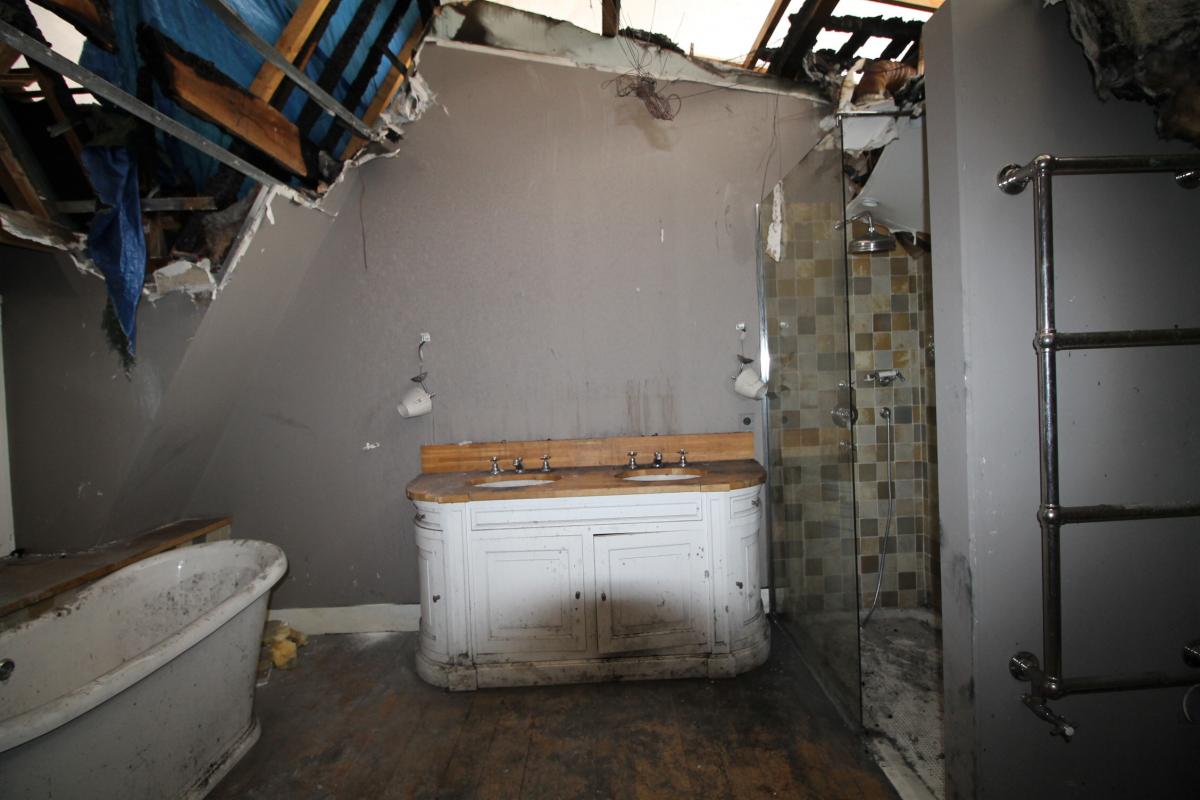 Salle de bain après incendie